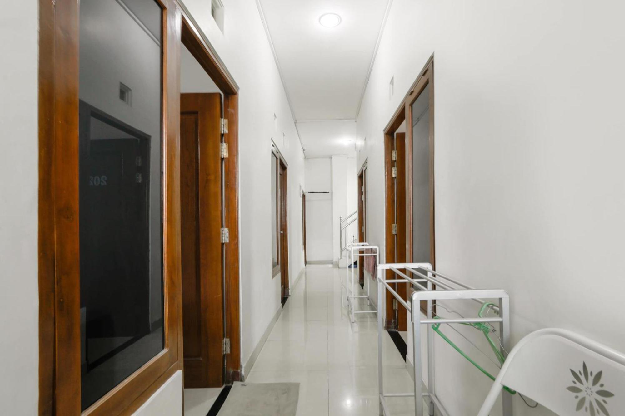 Super Oyo 3838 Tamansari Guest House Solo 外观 照片